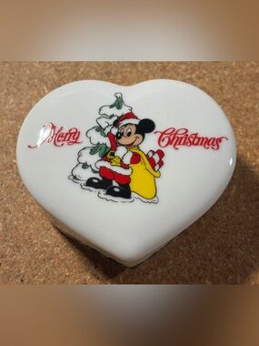 Vintage Walt Disney World Merry Christmas Mickey Mouse Heart Shaped Trinket Box
